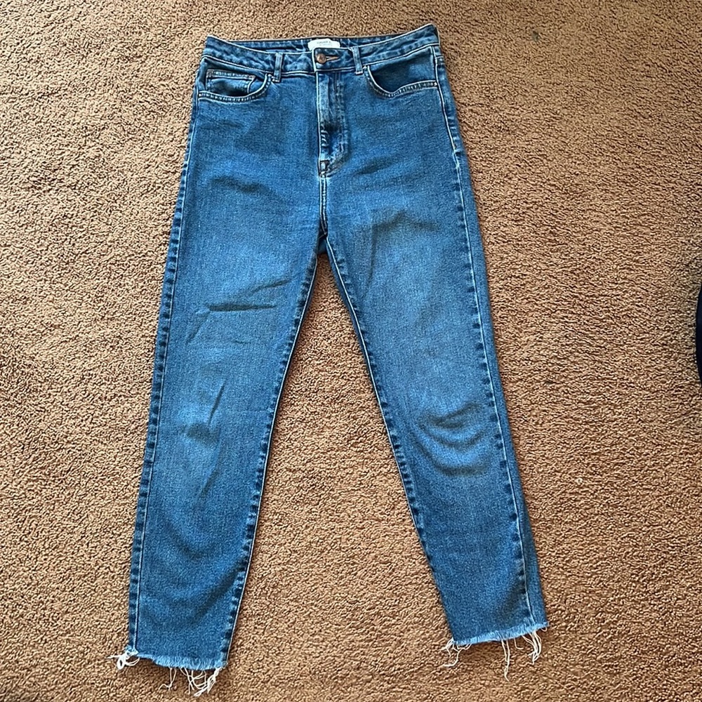 High waisted mom jeans with raw hem size 29